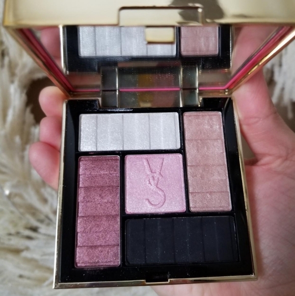 ❗Vintage Victoria's Secret Barbie Pink and Gold Compact Mirror Palette❗ - Picture 2 of 6